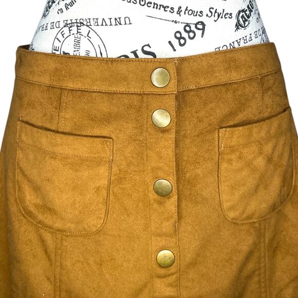 Garage (S) Brown Button Front 2 Square Pocket Faux Suede Skirt - Picture 5 of 11